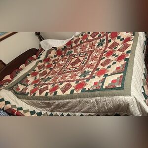 Elegant Patchwork Cotton Quilt in Red and Green, Queen (88”x98”)